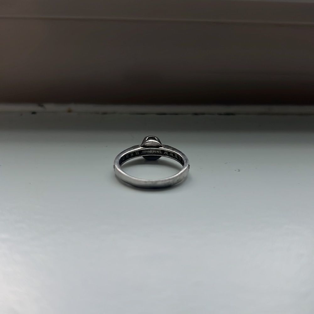Beautiful Gem Ring - Picture 5 of 6
